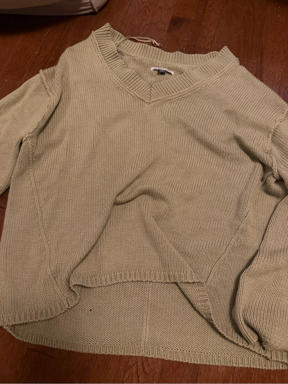 American Eagle Outfitters Men's V-Neck Sweater in Light Olive Green